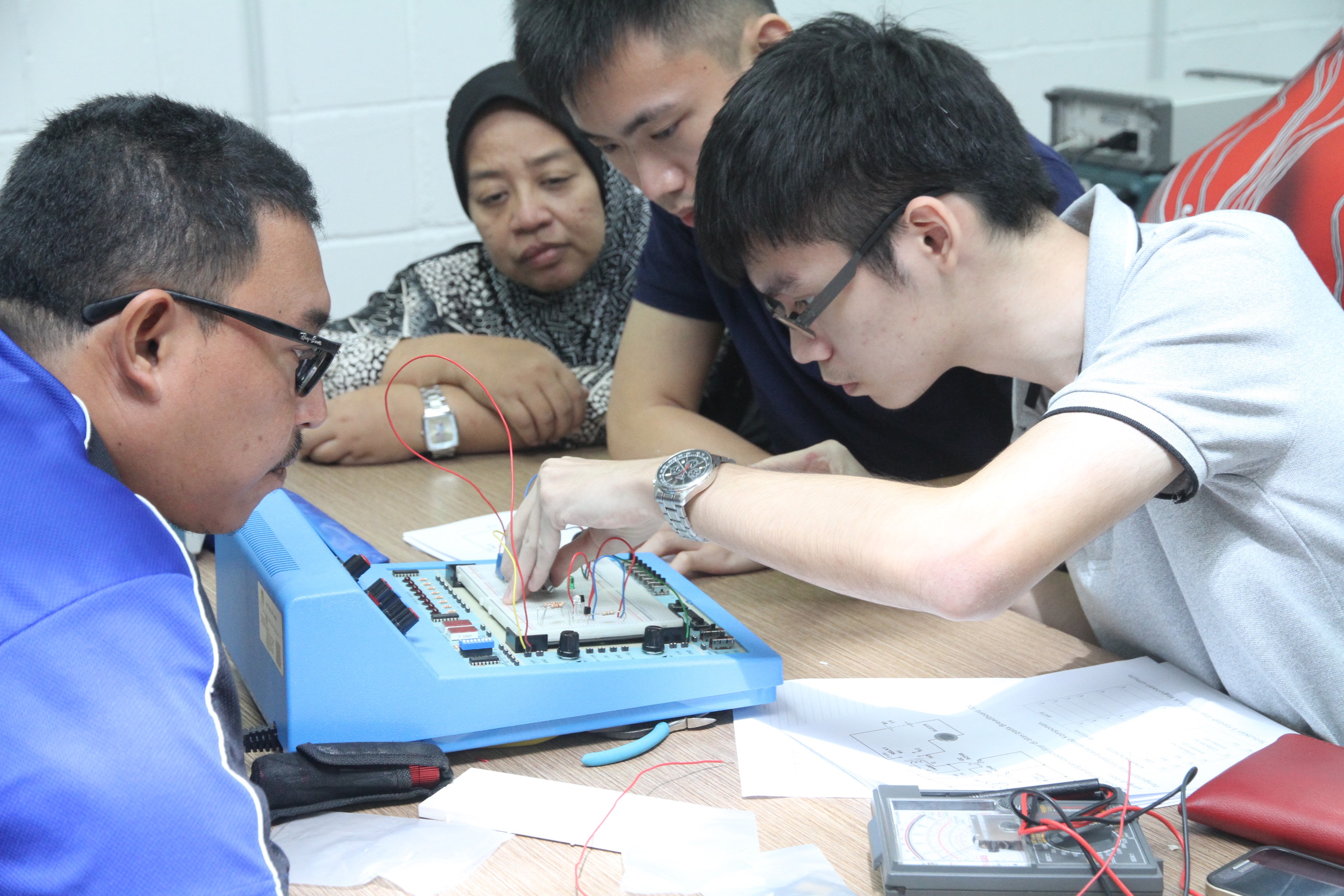 19/01 - Electronics 101 for school-leavers